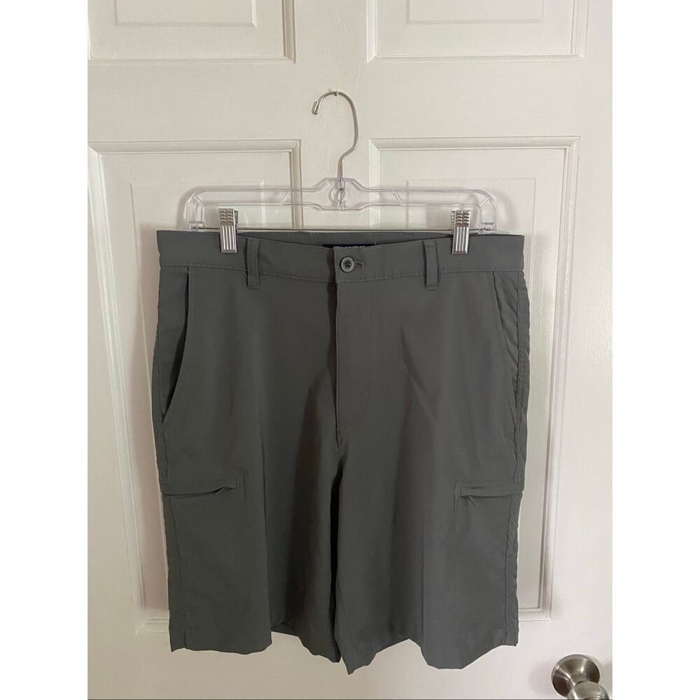 CHAPS golf cargo shorts size 32